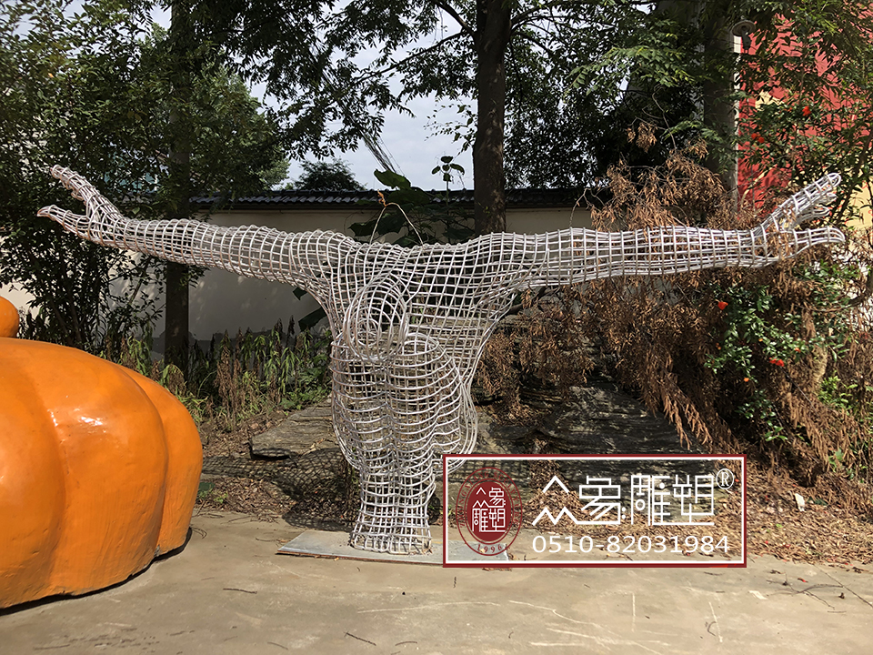 圓鋼鏤空人物藝術造型雕塑